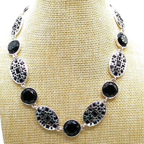 Gloria Vanderbilt Black & Silver-tone Necklace - Picture 4 of 14